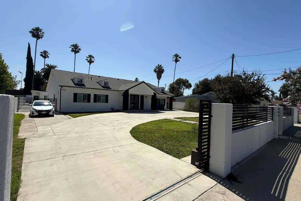 Modern residential treatment center exterior offering compassionate Heroin Detox in Reseda CA.